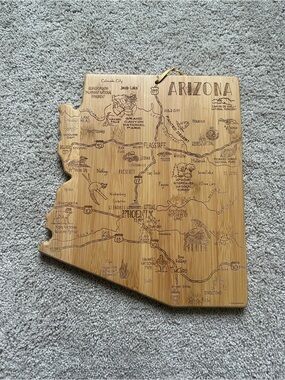 Arizona State-Shaped Bamboo Cutting/Serving Board with Engraved Map